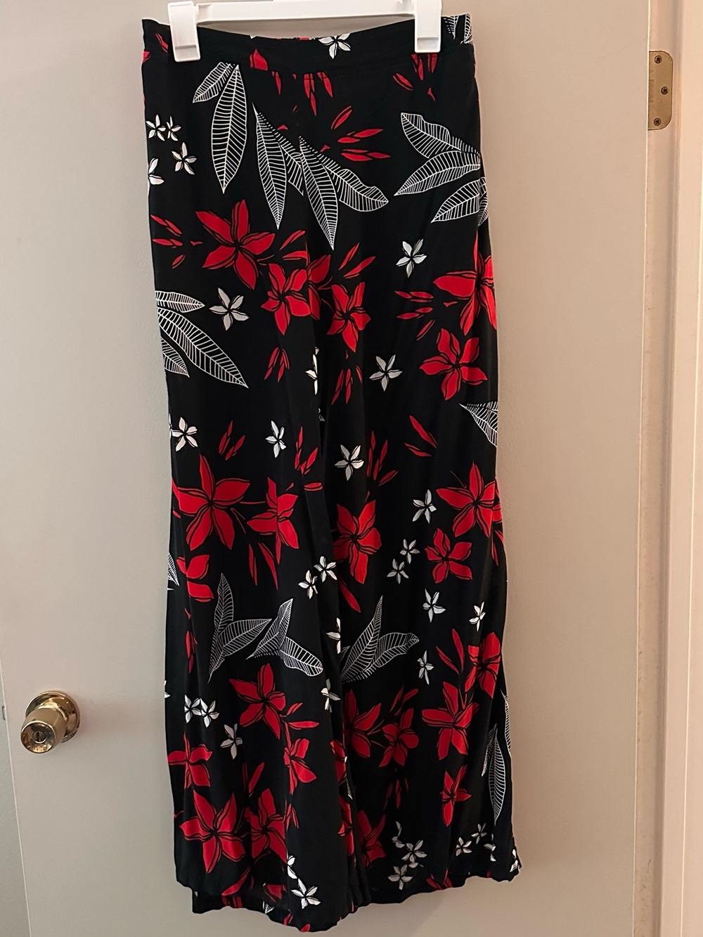 Black Floral Hawaiian print Palazzo pants Wahine Toa with Red & White Blooms XL